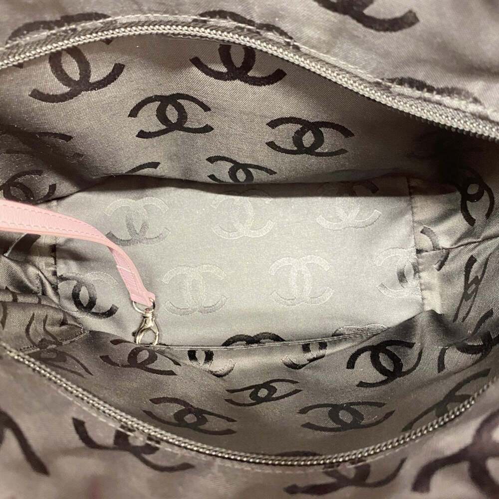 CHANEL Black Lambskin Leather Tote Bag - Picture 4 of 10